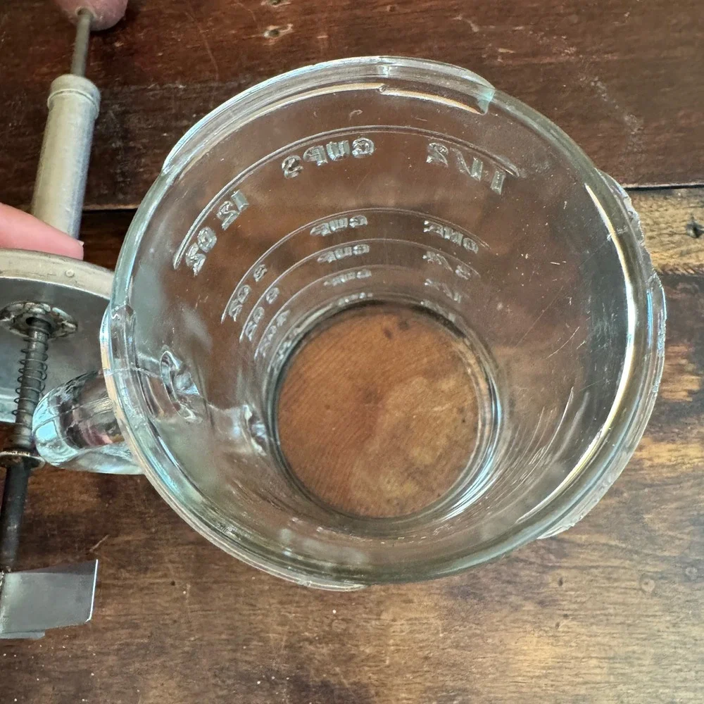 Vintage PAMCO Manual Nut Chopper & Measuring Cup Glass Metal Food‎ Chopper